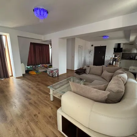 شقة Sleeps 6- Free Parking- Balcony