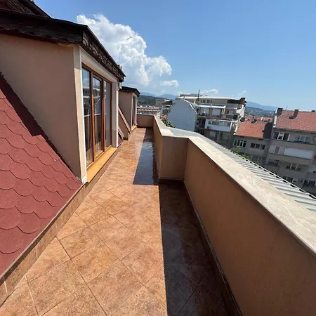 Sleeps 6- Free Parking- Balcony *